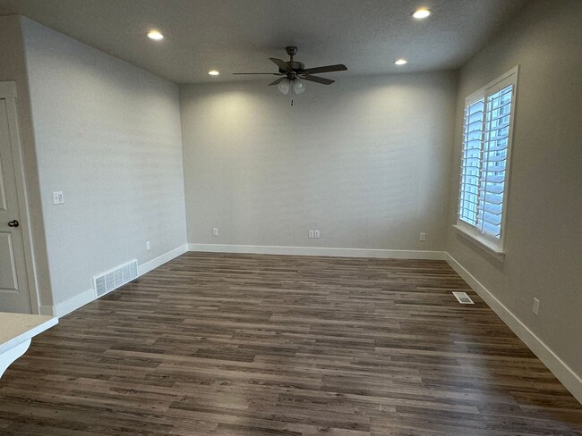 Building Photo - Beautiful Lehi townhome for rent!