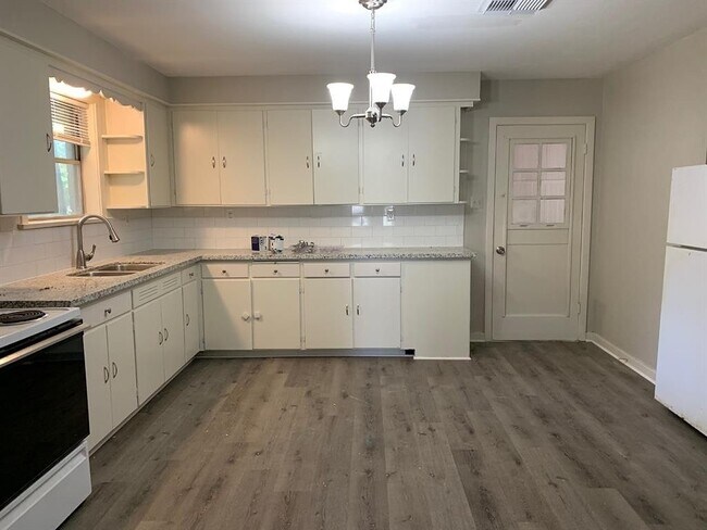 Primary Photo - 1001 Washington St