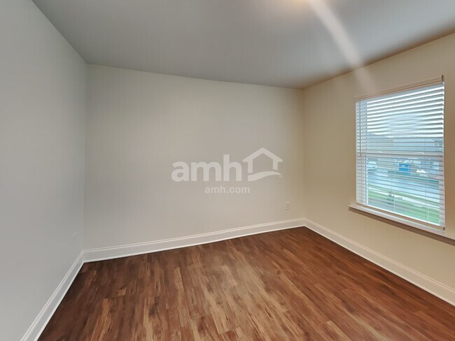 Building Photo - 3880 Chivalry Dr
