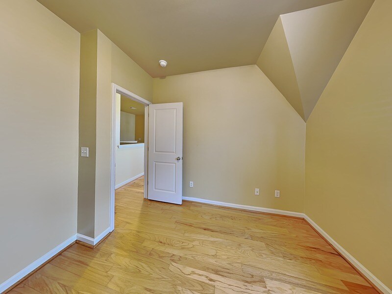 Building Photo - 1036 Portobello Rd