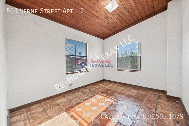 Building Photo - 503 Verne St