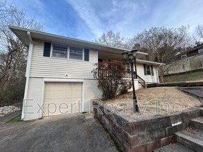 Building Photo - 2249 4th Pl Cir NE