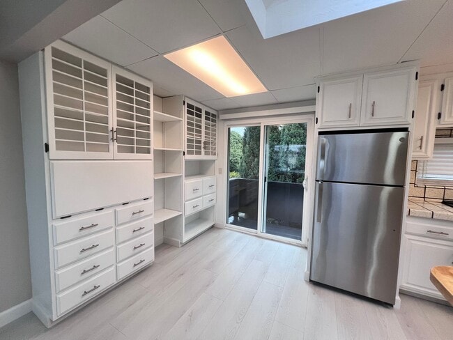 Building Photo - EBN T 14723