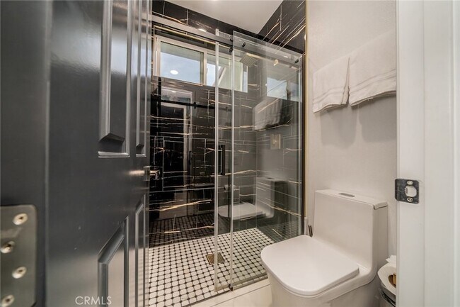 Building Photo - 2932 N Sunrise Way