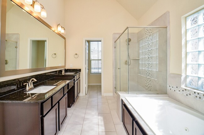 Building Photo - 10709 Madden Oaks Pl