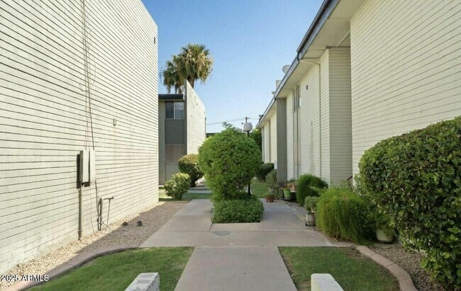 Building Photo - 6767 N 7th St