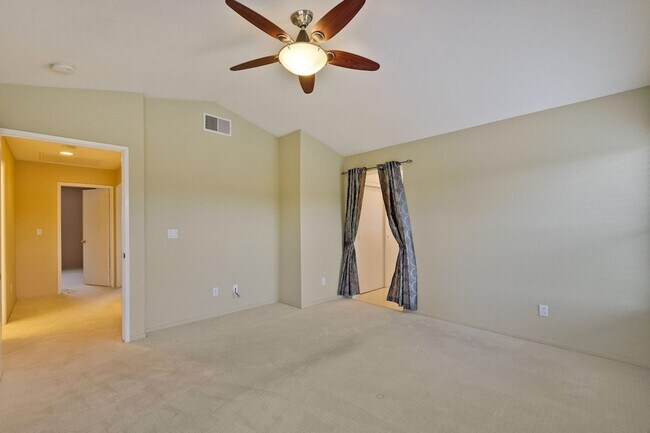 Building Photo - Awesome 3 Bedroom  Home Near Rivermark Plaza!