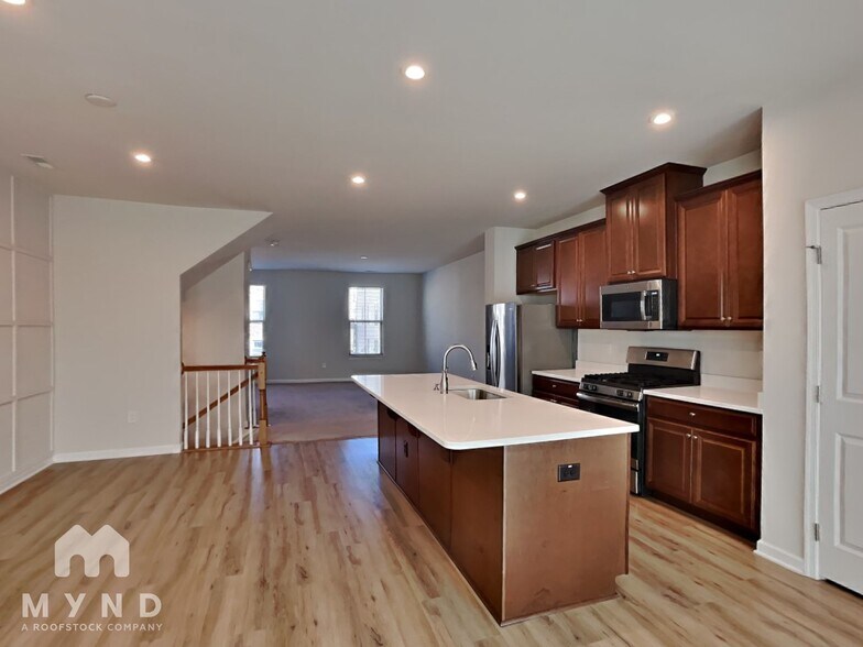 Building Photo - 308 Poplar Leaf Way