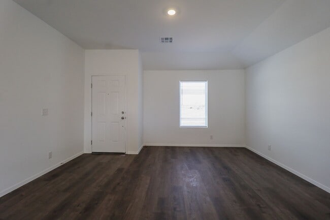 Building Photo - 3 Bed | 2 Bath in Coweta!