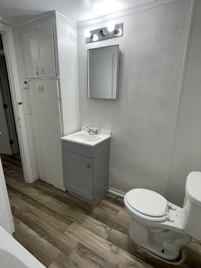 Building Photo - 1392