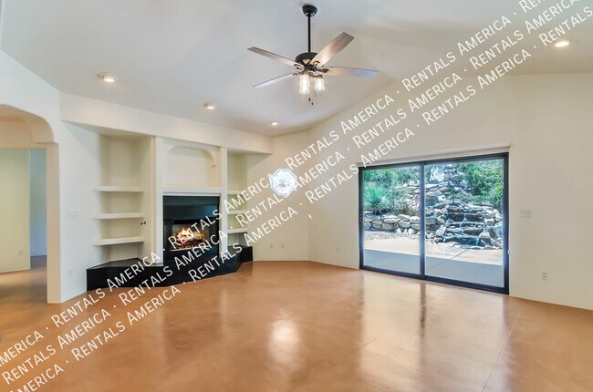 Building Photo - Gorgeous Catalina Home!