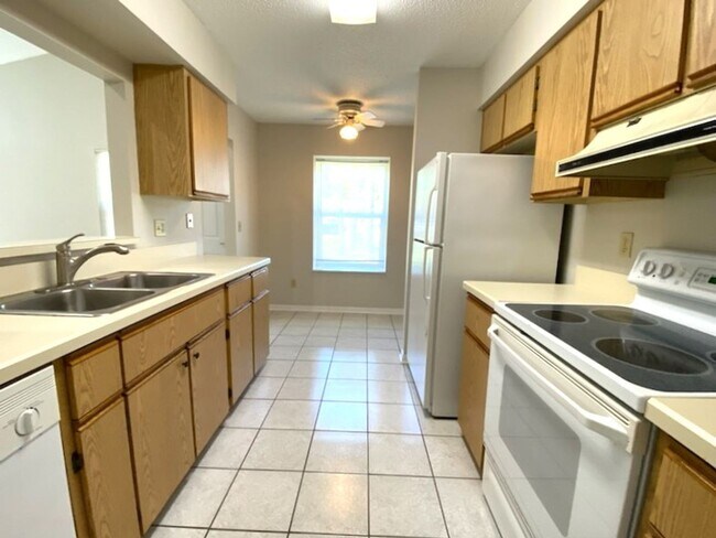 Building Photo - Two Bedroom Pelican BayTownhome