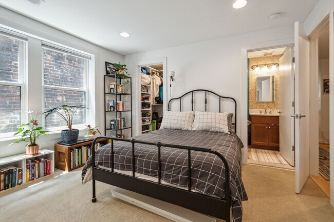 Building Photo - Spacious and Light Filled One Bedroom in Petworth with Parking!