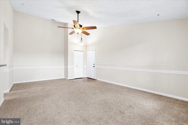 Building Photo - 5640 Wade Ct