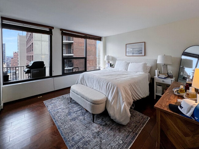 Building Photo - 1400 N State Pkwy