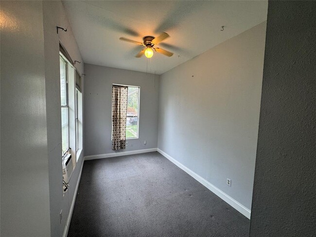 Building Photo - 1129 Saucedo St