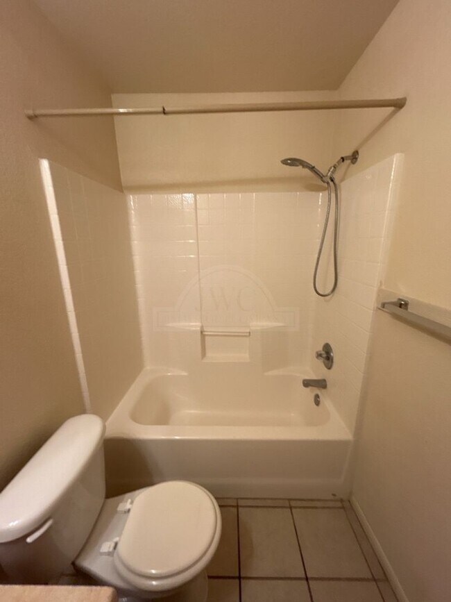 Building Photo - 509 W Ave B Ave