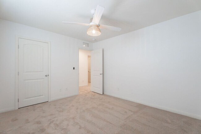 Building Photo - 5474 Enchanted Rose St