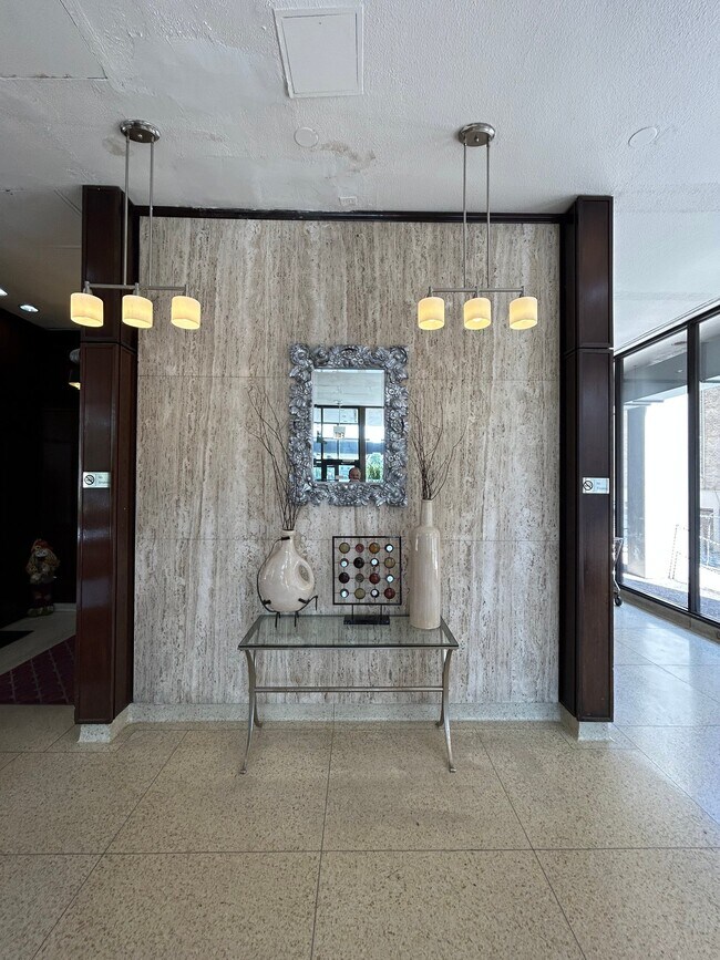 Building Photo - 7447 S South Shore Dr