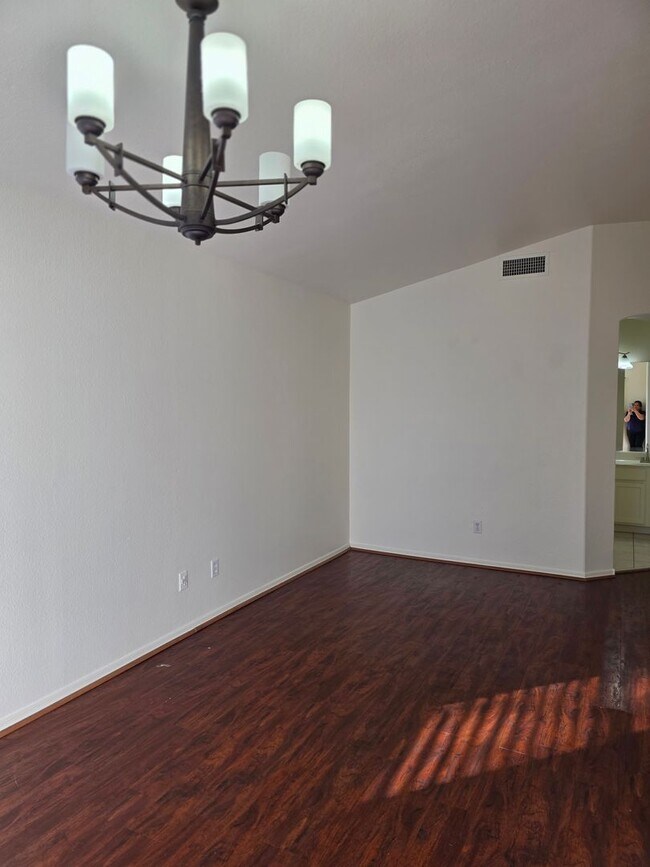 Building Photo - Beautiful 3BR 2BA Home w/ Private Pool • Pool + Covered Patio • Attached Garage in Phoenix