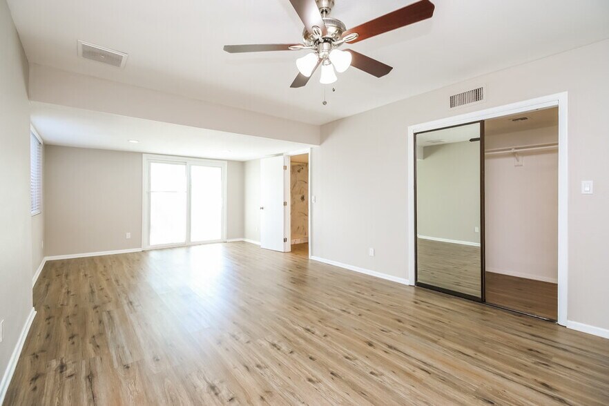 Building Photo - 1213 W Stottler Dr