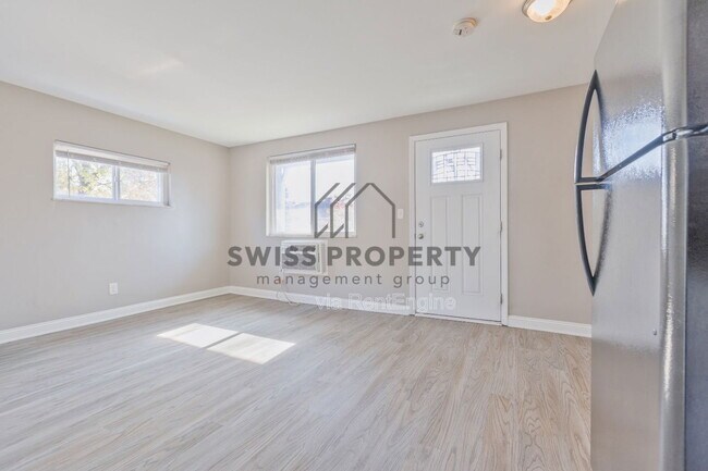 Building Photo - 2485 Deming Ave