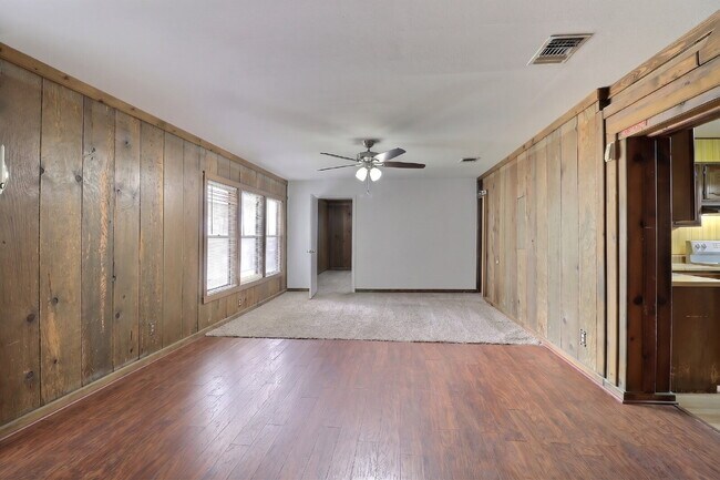 Building Photo - 4 Bedrooms and a Bonus Room + Move In Ready Package with Washer, Dryer and Refrigerator