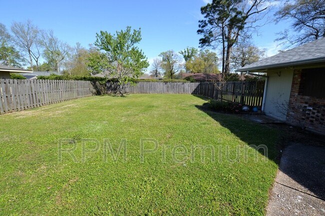 Building Photo - 12299 Sherbrook Dr