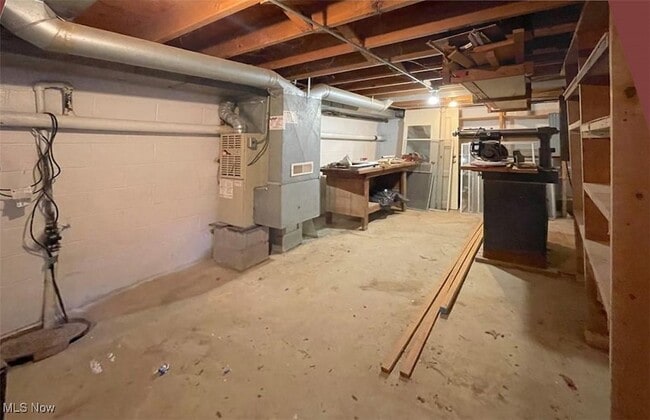 Building Photo - 9315 Glenwood Trail