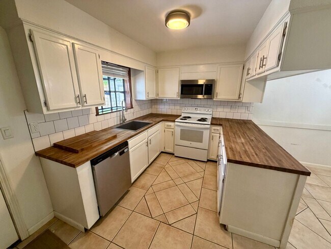 Building Photo - 299 Anchors Pl