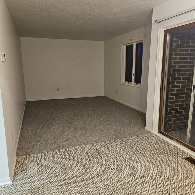 Building Photo - 16950 Woodland Dr