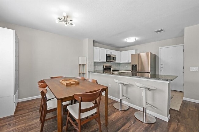 Building Photo - 1414 Strickland Dr