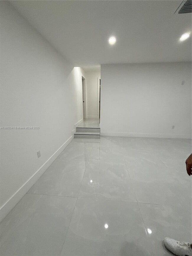 Building Photo - 6813 SW 10th Ct