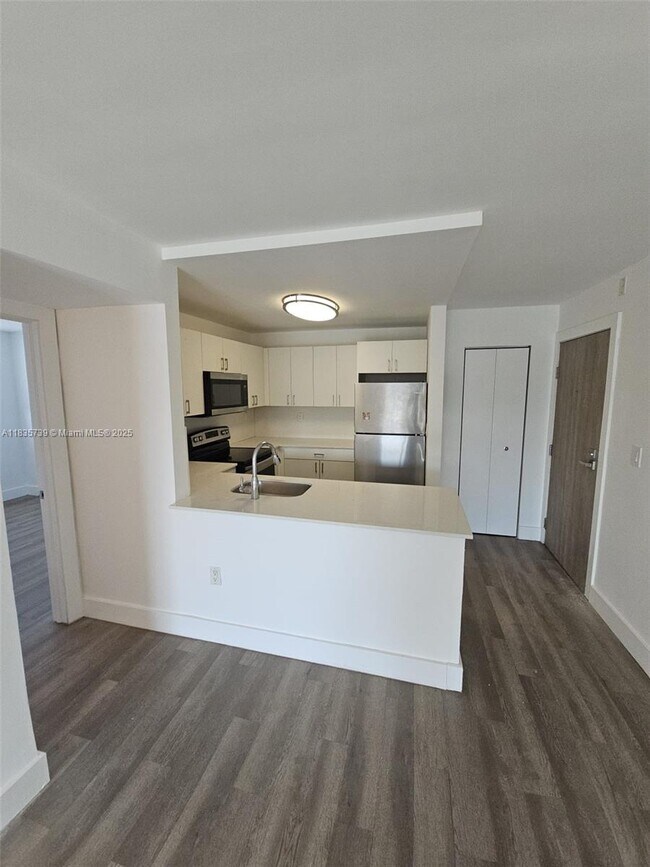 Building Photo - 8101 Crespi Blvd