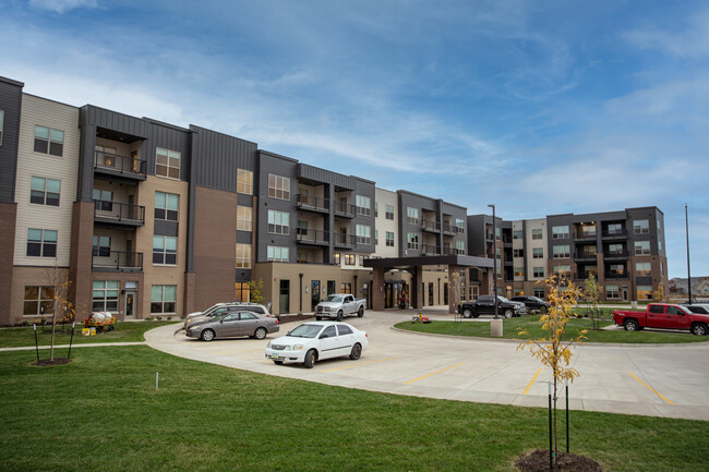 Exterior - Attivo Trail Ankeny