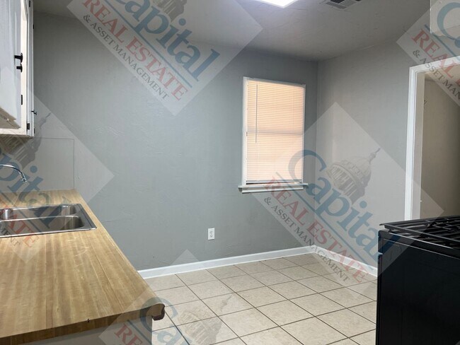 Building Photo - Home Sweet Home