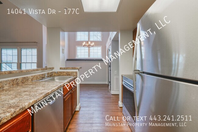Building Photo - Beautiful 1 Bedroom Condo W/ Bonus Loft Sp...