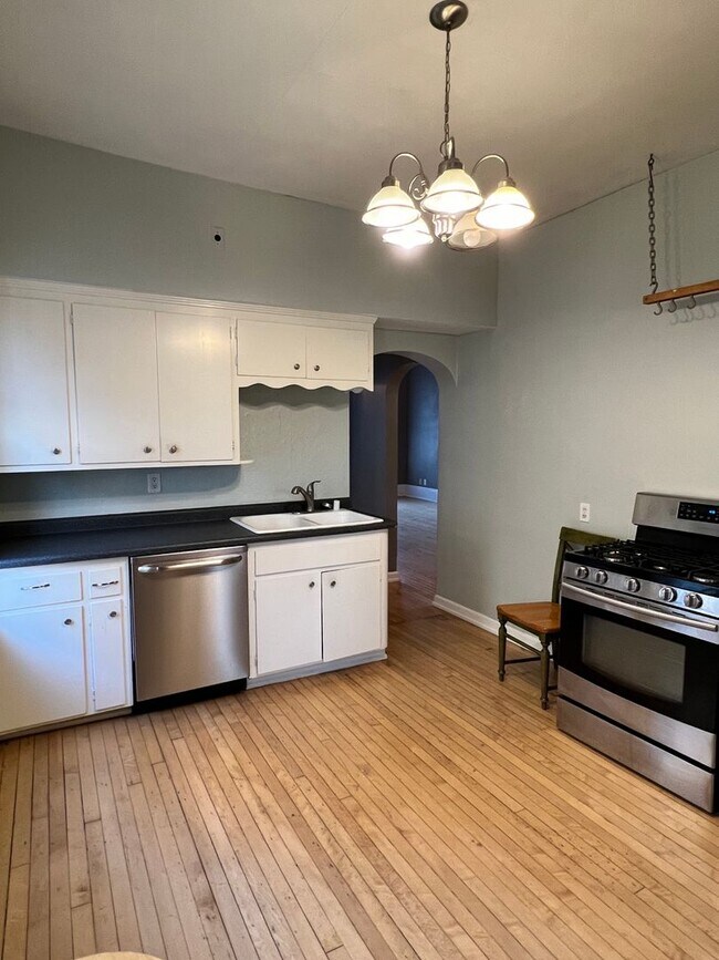 Building Photo - Gorgeous 4 Bedroom East Side Single Family Home!