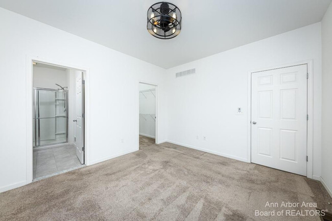 Building Photo - 8389 Ardmoor Dr