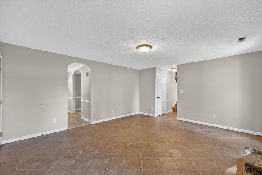 Building Photo - 1040 Rim Rd