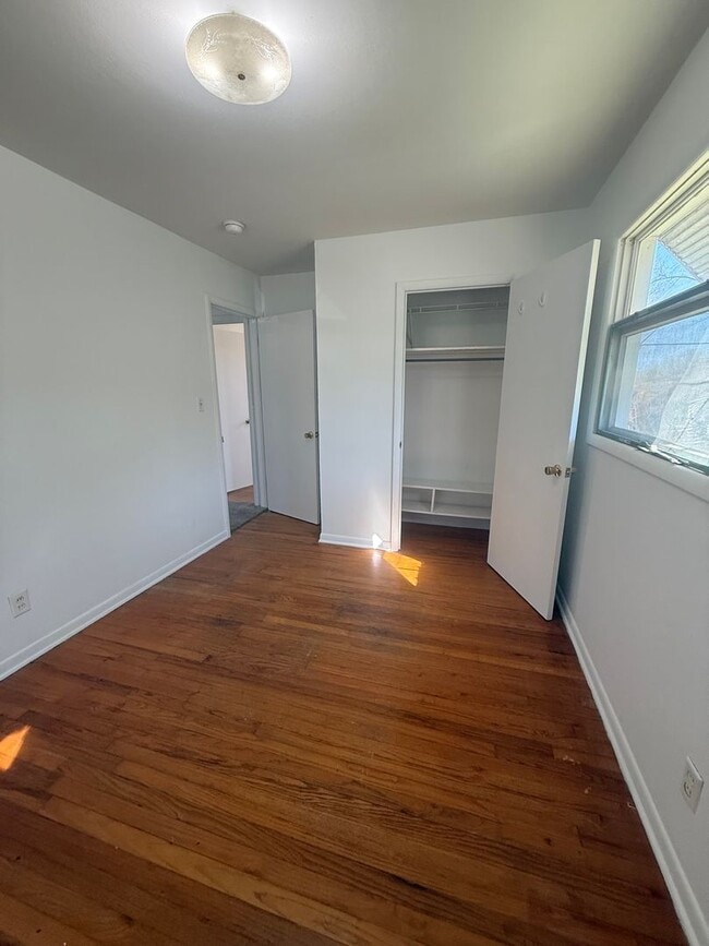 Building Photo - 3 Bed 1 Bath with Bonus Room Coming Soon!