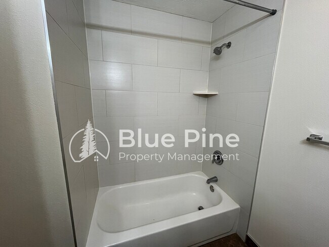 Building Photo - 2409 Briarcliff Ave