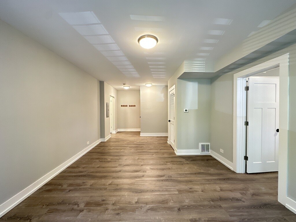 Building Photo - 1122 Maple Ave