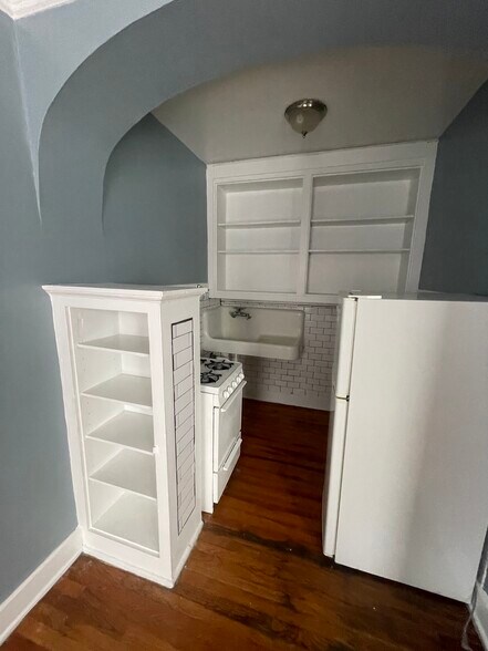Building Photo - 4588 N Elston Ave
