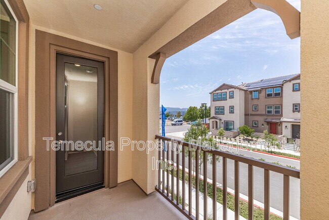 Building Photo - 28048 Oakdale Dr