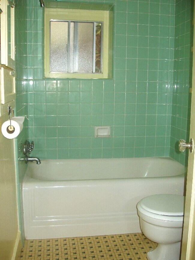 Building Photo - Turney508