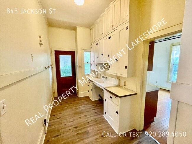 Building Photo - 845 Jackson St