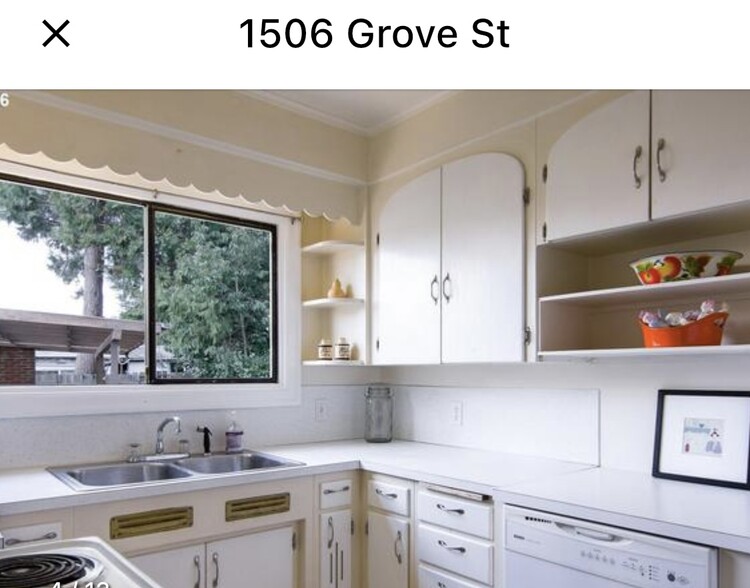 Kitchen with character! - 1506 Grove St