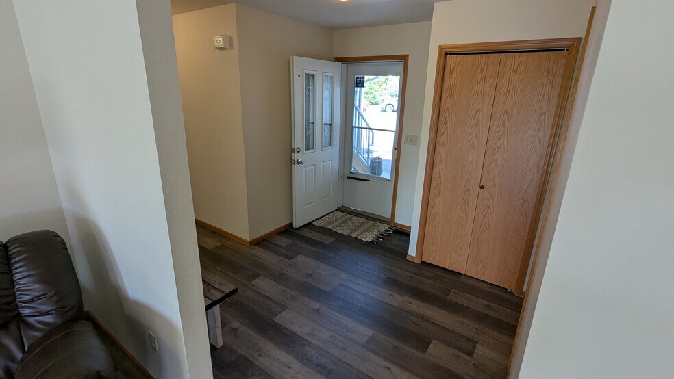 Building Photo - 517 Main Place