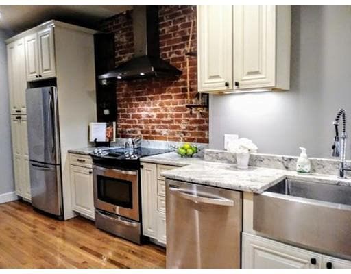 Building Photo - 868 Beacon St